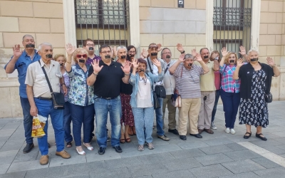 Militants d'Ara Sabadell, protestant abans del Ple | Pere Gallifa